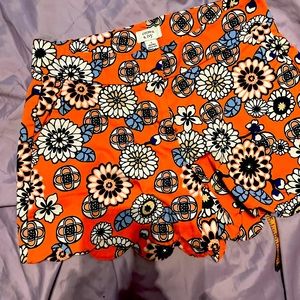 Cute crown and ivory shorts